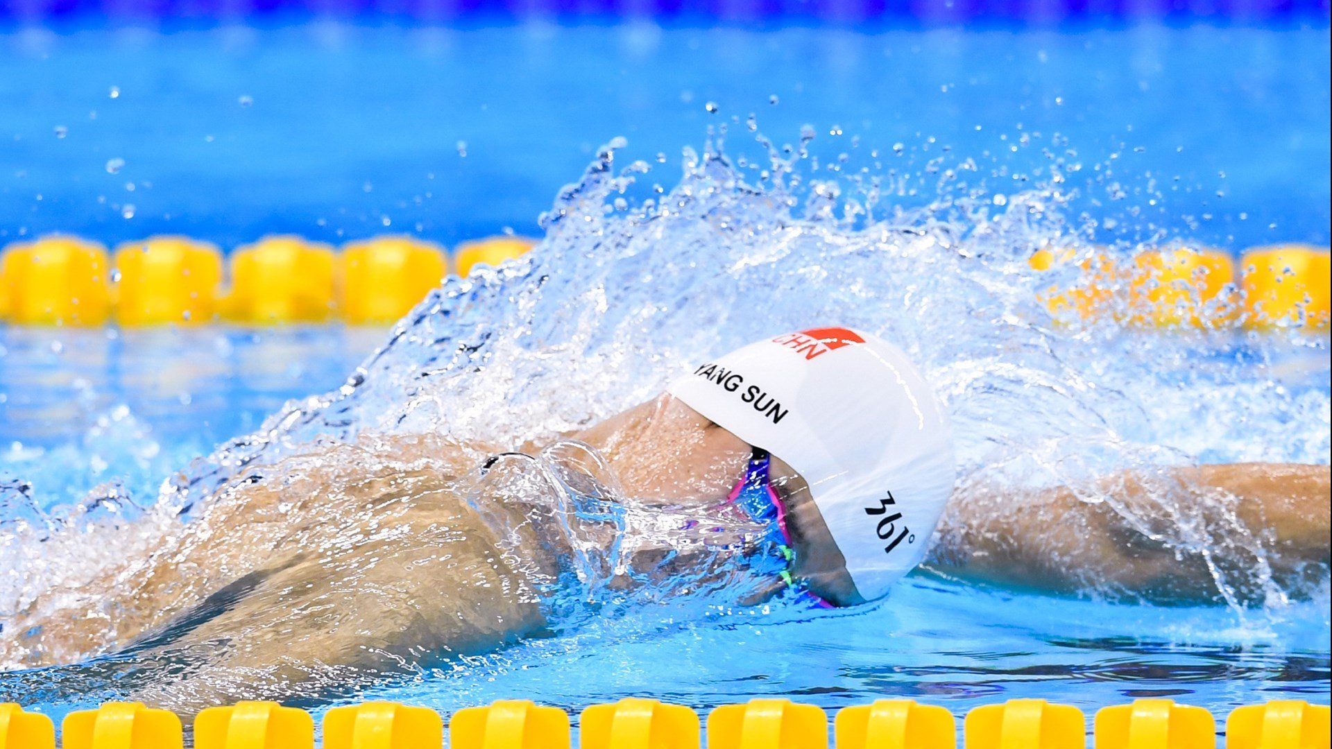 AYX体育-“马科斯·莫奇的灵活防守与精湛技艺，帮助美洲狮队在世界赛场脱颖而出”